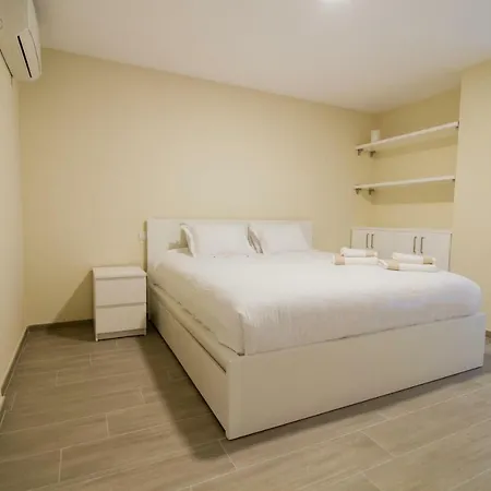 New Central - 3bdr, 2wc, Wifi Apartment *